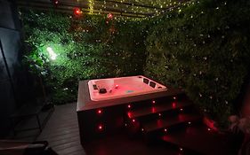 By nuit-parisienne : Superbe appartement avec SPA et terrasse privée